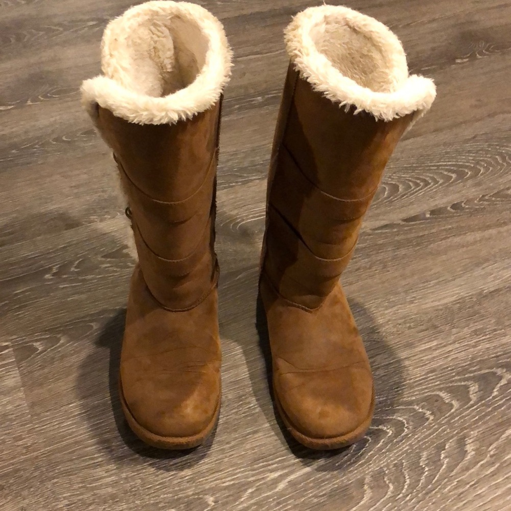 Women’s winter boots. Arizona brand. Size 8